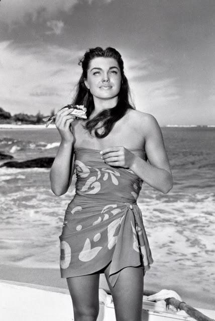 Adiós, Esther Williams Adiós, Esther Williams