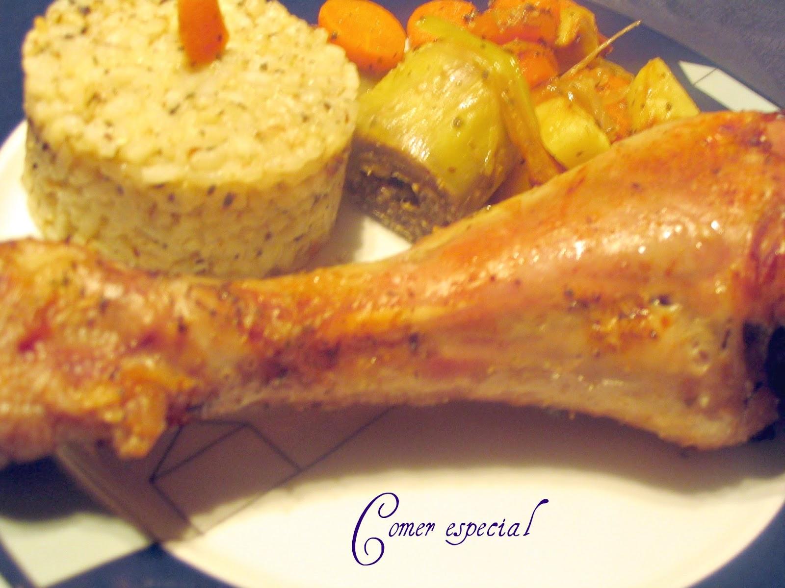 Muslo de pavo al horno con verduras y timbal de arroz a las finas hierbas Muslo de pavo al horno con verduras y timbal de arroz a las finas hierbas