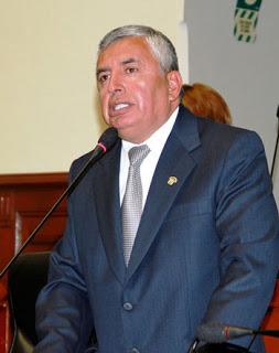 MUFARECH CELEBRA QUE CONGRESISTA MELGAR CUESTIONE CONDECORACIÓN A JAVIER ALVARADO… MUFARECH CELEBRA QUE CONGRESISTA MELGAR CUESTIONE CONDECORACIÓN A JAVIER ALVARADO…