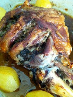PIERNA DE CORDERO AL HORNO PIERNA DE CORDERO AL HORNO