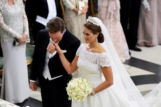 Magdalena de Suecia, espléndida, se casa vestida de Valentino Magdalena de Suecia, espléndida, se casa vestida de Valentino