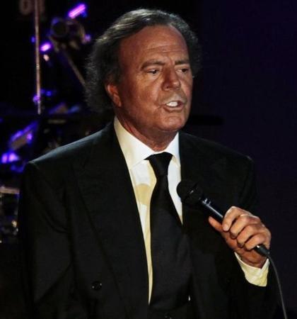 Julio Iglesias ayudó a completar el fichaje de Neymar por el Barça