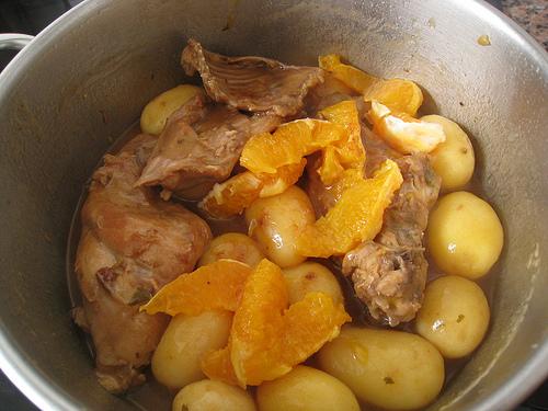CONEJO ESTOFADO CON SALSA DE NARANJA CONEJO CON SALSA DE NARANJA (51)