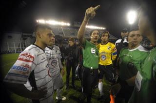 PARTIDO DEL FÚTBOL ARGENTINO ENTRE VÉLEZ Y ALL BOYS FUE SUSPENDIDO POR INCIDENTES PARTIDO DEL FÚTBOL ARGENTINO ENTRE VÉLEZ Y ALL BOYS FUE SUSPENDIDO POR INCIDENTES