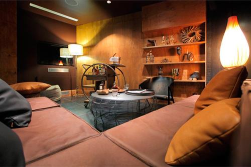 HIDDEN HOTEL HIDDEN10