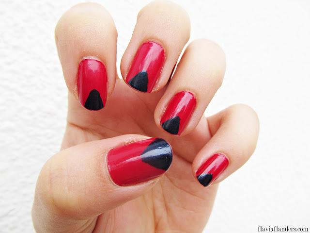 NAIL ART OF THE WEEK 10: WHEN BLUE BECOMES BLACK NAIL ART OF THE WEEK 10: WHEN BLUE BECOMES BLACK