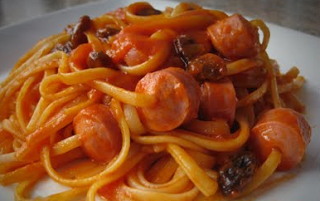 Spaguettis con salchichas