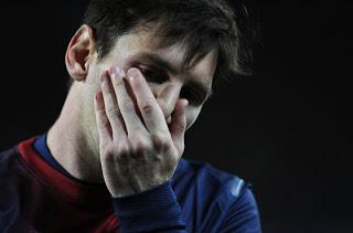 Un funcinario de hacienda toma erstitempereno y Messi sufre las consecuencias