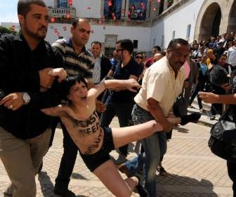 Tres activistas de Femen son condenadas a cuatro meses de cárcel en Túnez
