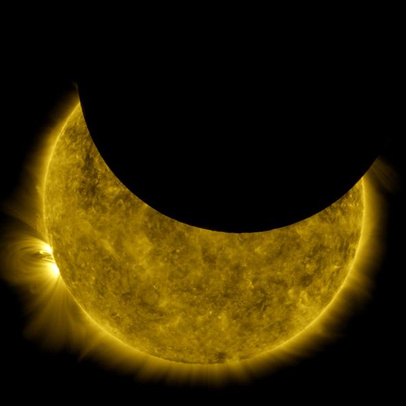 Espectacular imagen de un eclipse recreada a partir de dos sondas Sun_Moon2-noLRO