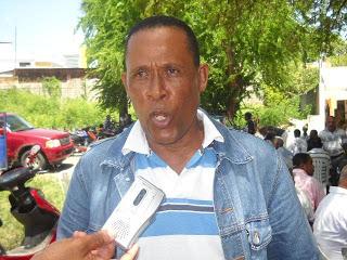 Maestro amenazó a directora Miriam Pérez, le pide disculpas. Maestro amenazó a directora Miriam Pérez, le pide disculpas.