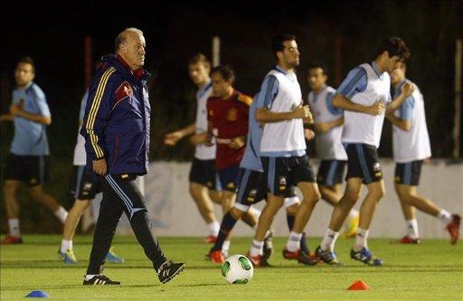 Del Bosque prueba el primer entrenamiento en Brasil sin Villa
