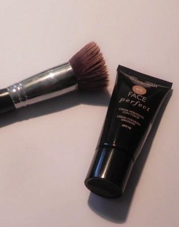 Look Sci-Chedelic con maquillaje Deborah Look Sci-Chedelic con maquillaje Deborah