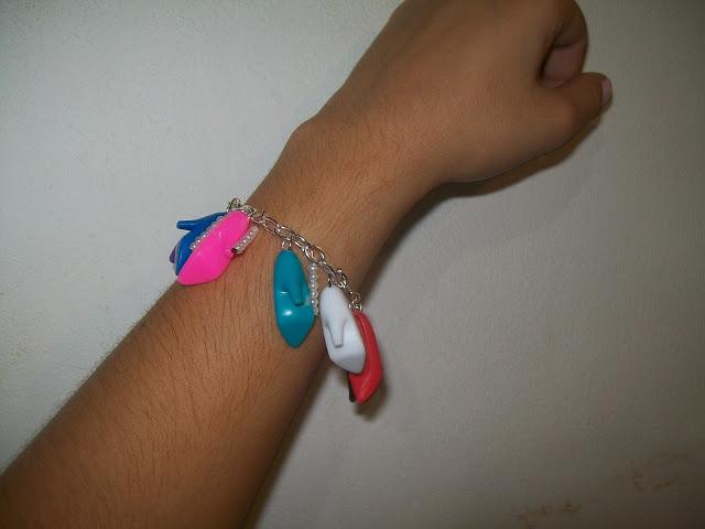 D.I.Y. Pulsera con zapatitos de muñeca D.I.Y. Pulsera con zapatitos de muñeca