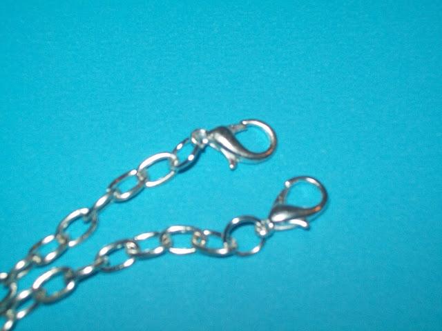 D.I.Y. Pulsera con zapatitos de muñeca D.I.Y. Pulsera con zapatitos de muñeca