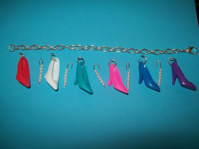 D.I.Y. Pulsera con zapatitos de muñeca D.I.Y. Pulsera con zapatitos de muñeca