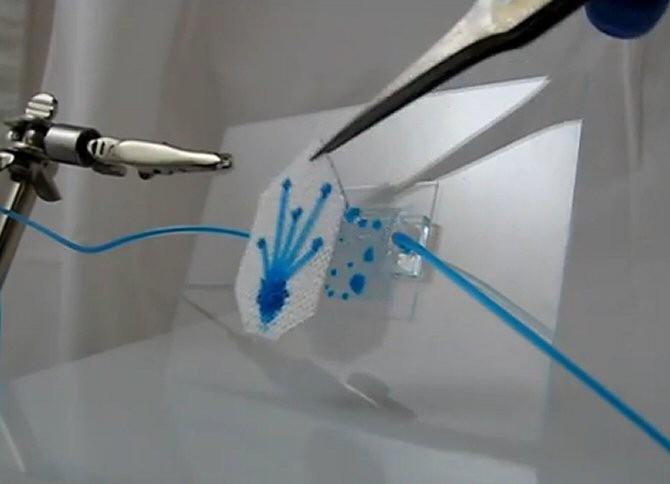 Tejido que absorbe sudor por un lado y lo expulsa por el otro Tejido que absorbe sudor por un lado y lo expulsa por el otro