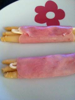 ROLLITOS DE ESPÁRRAGOS CON JAMÓN ROLLITOS DE ESPÁRRAGOS CON JAMÓN