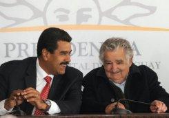 Presidente de Venezuela (i) y Uruguay, dos de los países premiados por la FAO por reducir la pobreza