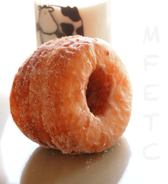 CRONUTS (ni croissant, ni donut) CRONUTS (ni croissant, ni donut)