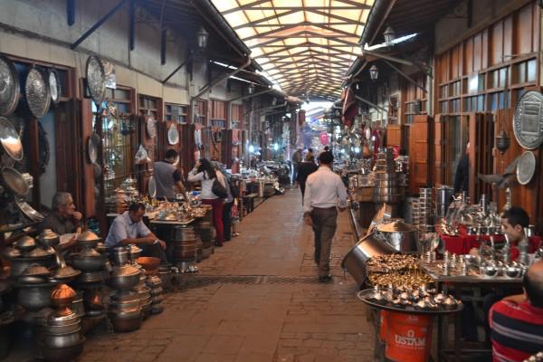 ¿”Ser” o “hacer”? La filosofía de vida del comerciante turco Imagen de un típico bazaar turco en Gaziantep
