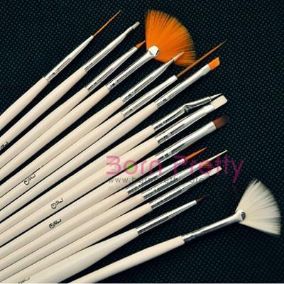 Manicura, verde con pétalos amarillos. Manicura, verde con pétalos amarillos.