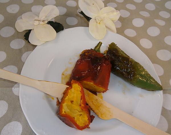 Tortilla de Patatas y/en... Un Pimiento Tortilla de Patatas y/en... Un Pimiento