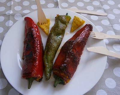 Tortilla de Patatas y/en... Un Pimiento Tortilla de Patatas y/en... Un Pimiento