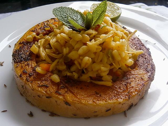 Bulgur con Verduras y Pollo en la Calabaza