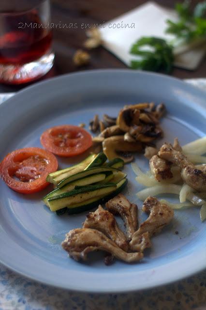 Chuletillas de conejo a la mostaza con verduras de la huerta