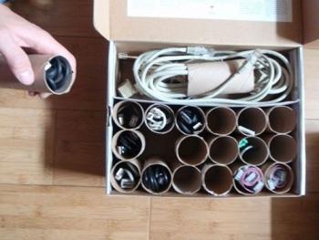 Cómo tener los cables guardados y organizados en casa