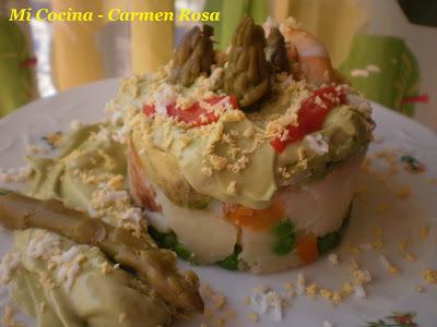 ENSALADA TIBIA DE VERDURAS CON ATUN, LANGOSTINOS Y MAYONESA DE AGUACATE