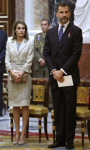 Dña. Letizia, de Felipe Varela, en el centenario del nacimiento de D. Juan Dña. Letizia, de Felipe Varela, en el centenario del nacimiento de D. Juan