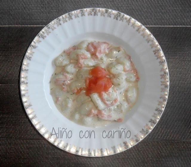 ÑOQUIS CON SALMÓN AHUMADO A LA CREMA DE AJO Y FINAS HIERBAS ÑOQUIS CON SALMÓN AHUMADO A LA CREMA DE AJO Y FINAS HIERBAS