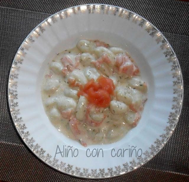 ÑOQUIS CON SALMÓN AHUMADO A LA CREMA DE AJO Y FINAS HIERBAS ÑOQUIS CON SALMÓN AHUMADO A LA CREMA DE AJO Y FINAS HIERBAS