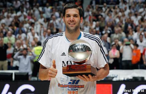 Felipe Reyes levanta el trofeo de campeón de Liga ACB (Foto: ACB.com)