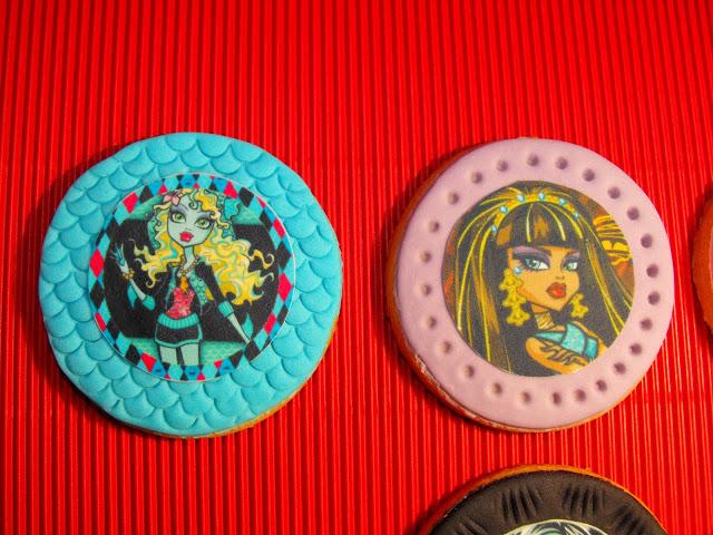 Galletas Moster High con Papel de Azúcar y fondant Galletas Moster High con Papel de Azúcar y fondant