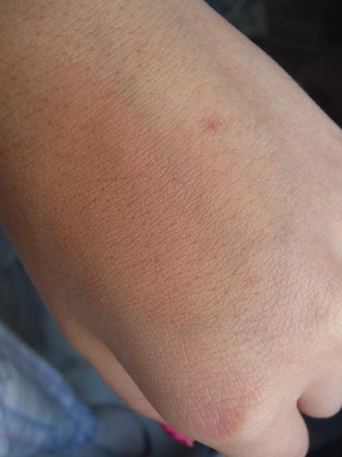 Look con Gel color Heliocare, corrector Peggy Sage, polvos Maderas y colorete Estee Lauder: piel mixta y piel seca Look con Gel color Heliocare, corrector Peggy Sage, polvos Maderas y colorete Estee Lauder: piel mixta y piel seca