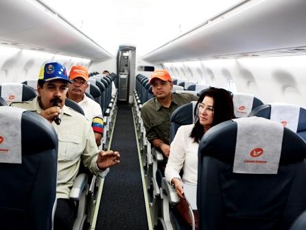 Nicolás Maduro - Cilia Flores,... probando avión nuevo - Paris - 18.6.13 - Minci