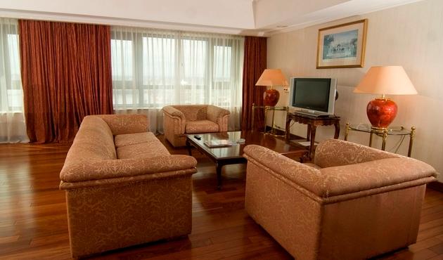 MADURO,DE SILLA DE CHOFER A SUITE PRESIDENCIAL Radisson Montevideo