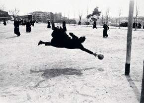 Seminaristas jugando al fútbol, imagen de 1959