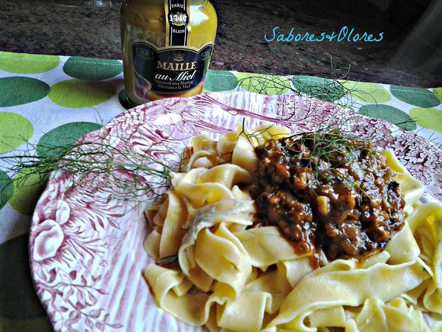 FETTUCCINE CON RAGÚ MIXTO EN SALSA CON MOSTAZA A LA MIEL MAILLE FETTUCCINE CON RAGÚ MIXTO EN SALSA CON MOSTAZA A LA MIEL MAILLE