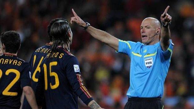 Howard Webb vuelve a cruzarse en el camino de España