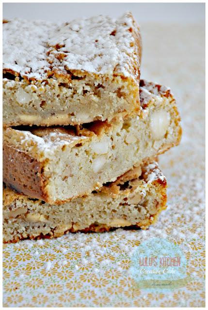 BROWNIE DE CHOCOLATE BLANCO Y ESPECIAS CON HELADO DE PISTACHO BROWNIE DE CHOCOLATE BLANCO Y ESPECIAS CON HELADO DE PISTACHO