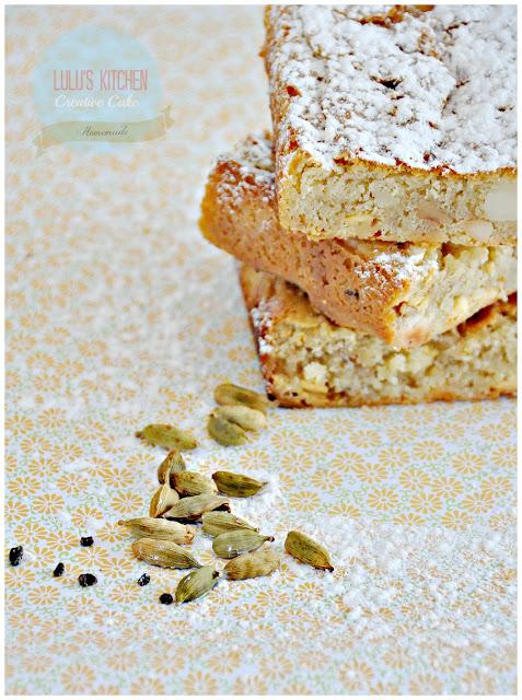 BROWNIE DE CHOCOLATE BLANCO Y ESPECIAS CON HELADO DE PISTACHO BROWNIE DE CHOCOLATE BLANCO Y ESPECIAS CON HELADO DE PISTACHO