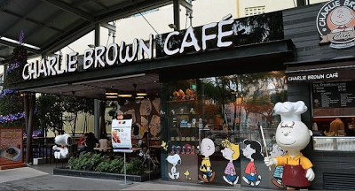 COMER CON CHARLIE BROWN EN SINGAPUR