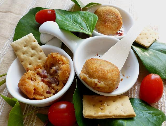 Croquepantumaca (Croquetas de pan, tomate y jamón)