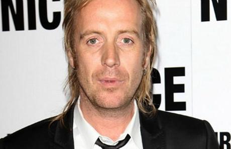 Rhys Ifans llega a Elementary para dar vida a Mycroft Rhys Ifans llega a Elementary para dar vida a Mycroft