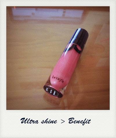 Glossy lips Glossy lips