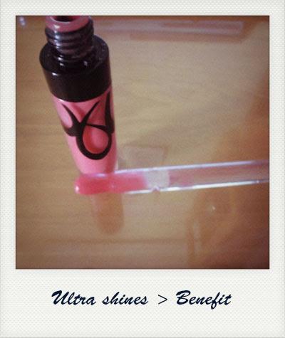 Glossy lips Glossy lips